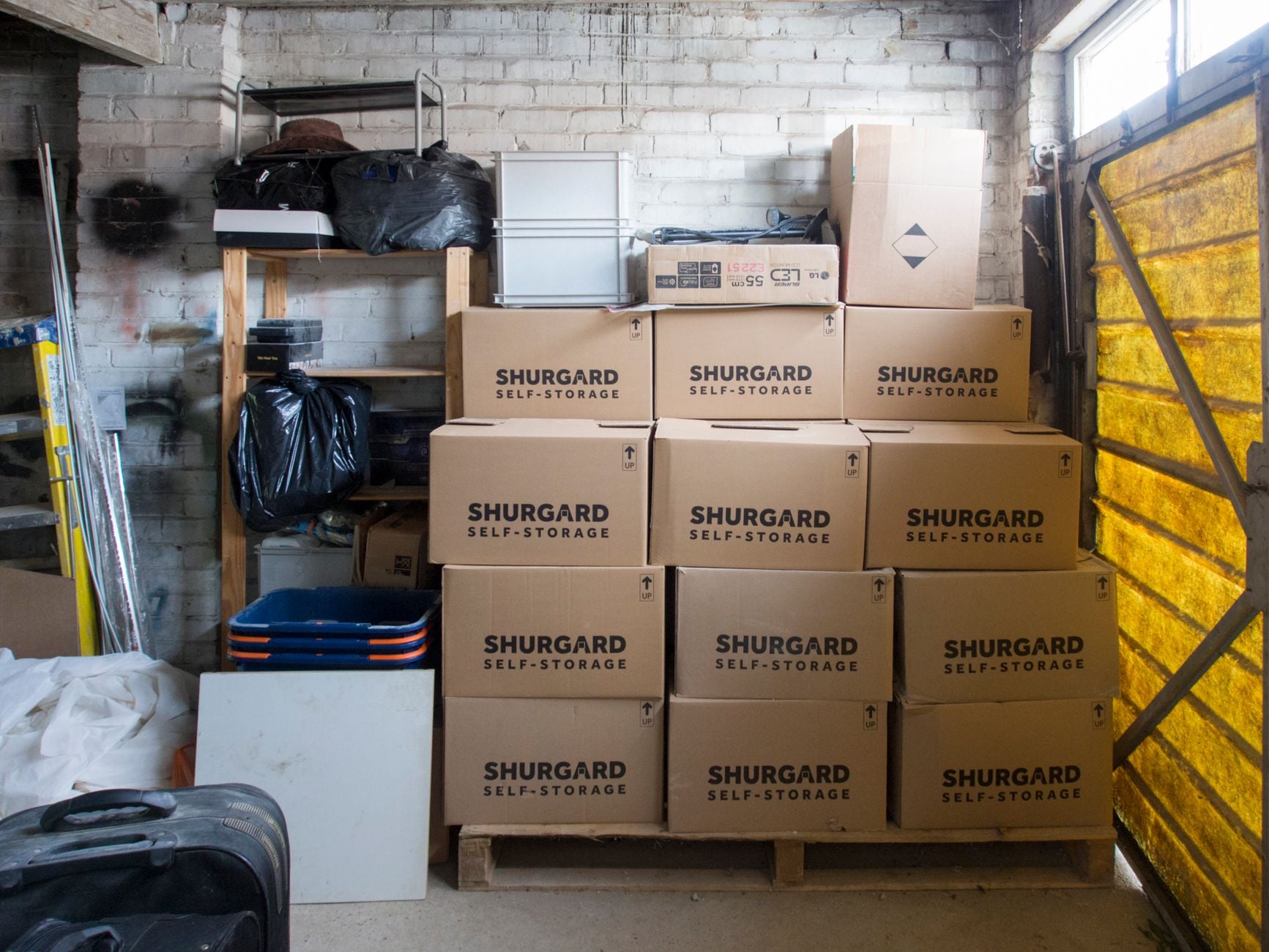 Commercial solar battery storage