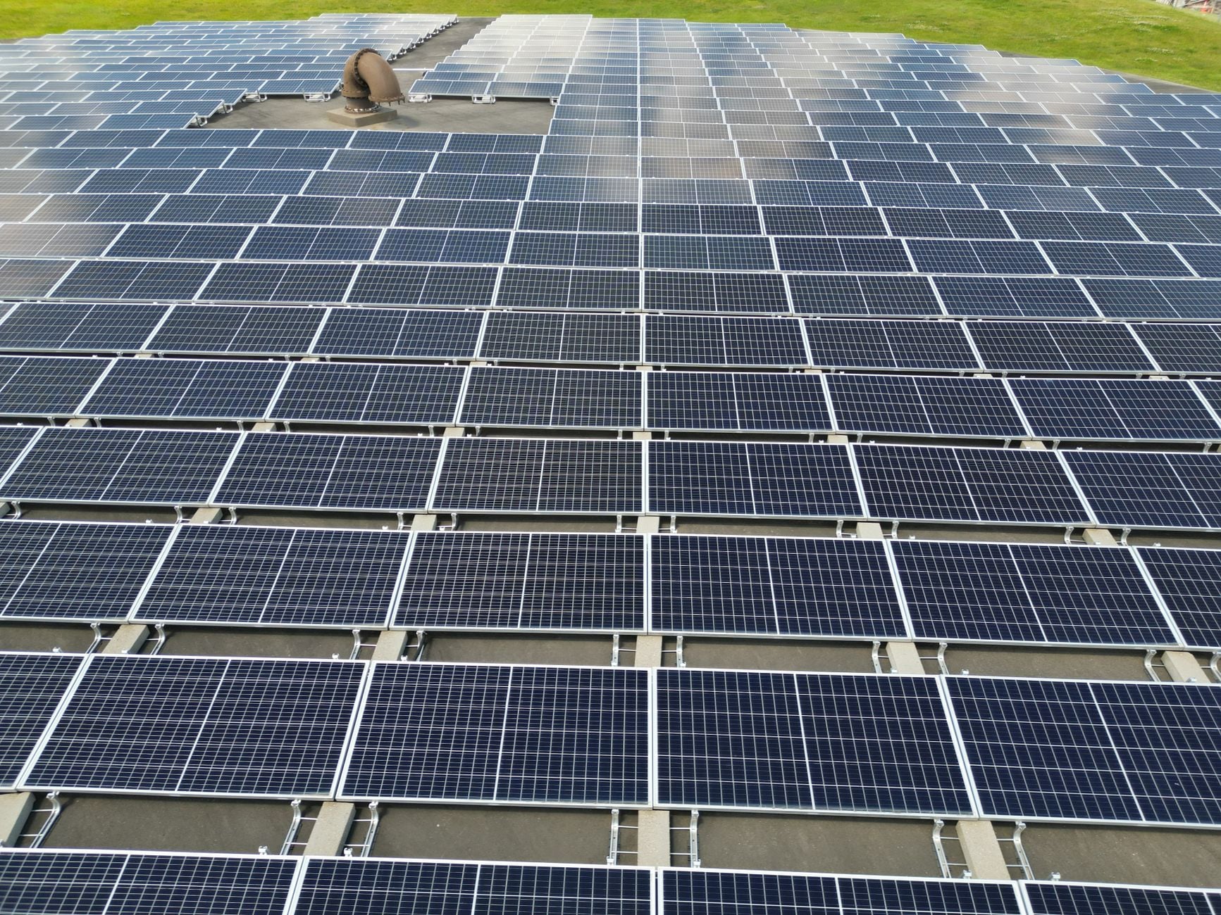 solar batteries on home